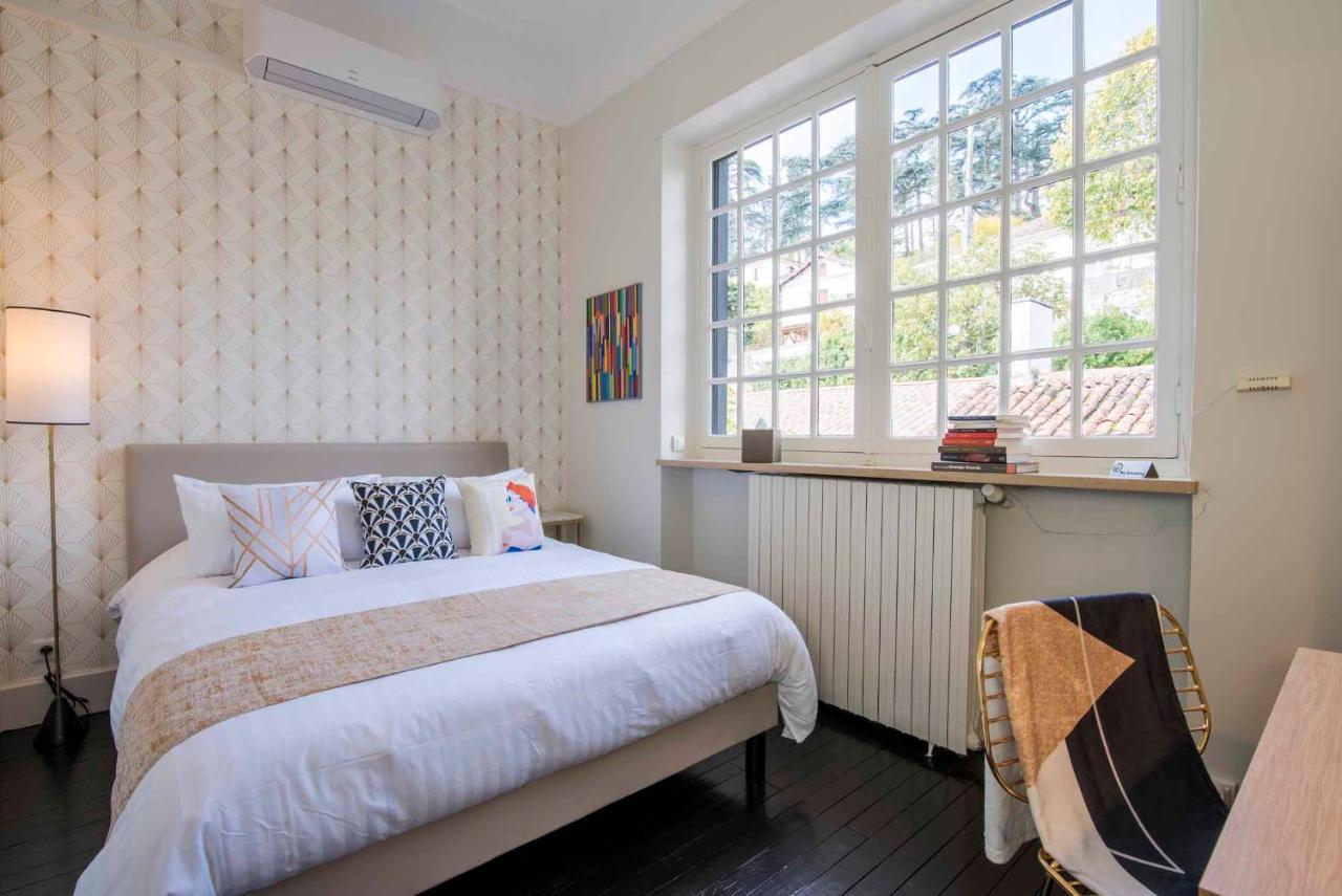 ก็อง ลา วีล ดอร์ Bed & Breakfast อาฌ็อง ภายนอก รูปภาพ