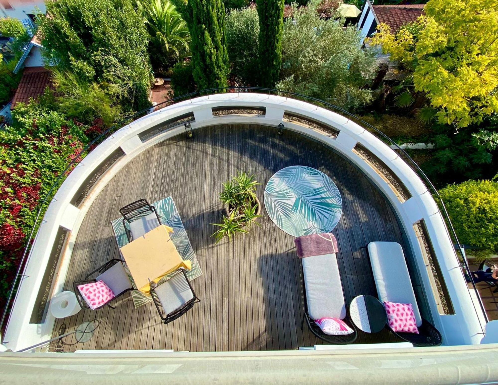 ก็อง ลา วีล ดอร์ Bed & Breakfast อาฌ็อง ภายนอก รูปภาพ