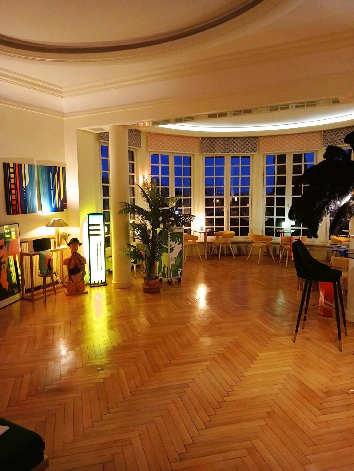 ก็อง ลา วีล ดอร์ Bed & Breakfast อาฌ็อง ภายนอก รูปภาพ
