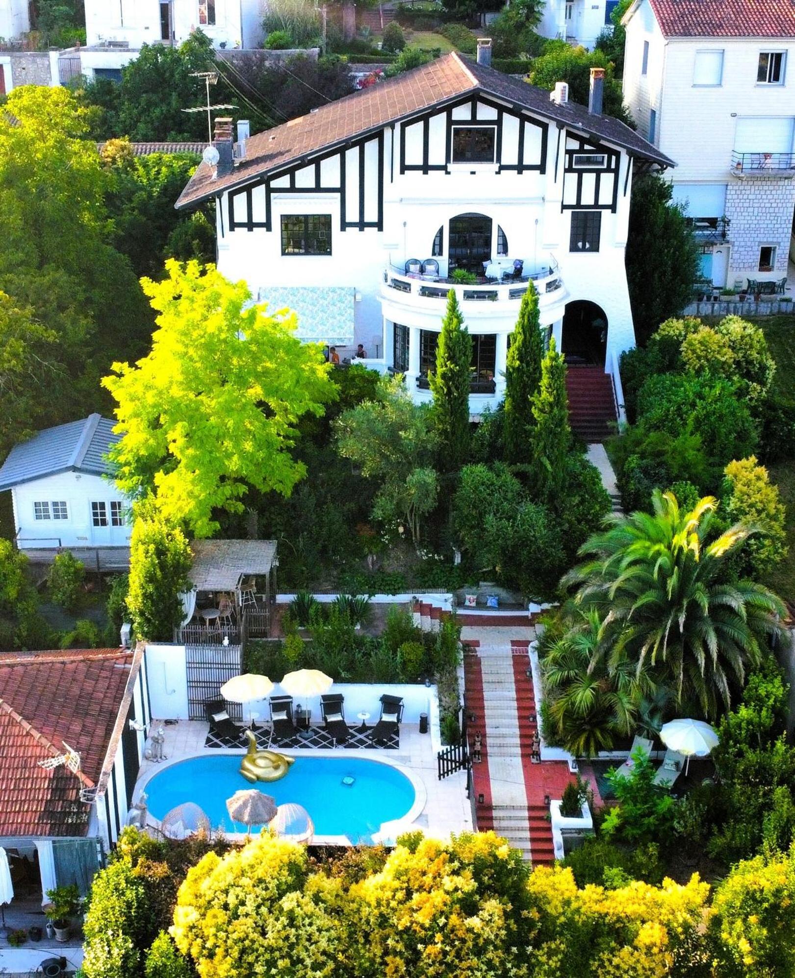 ก็อง ลา วีล ดอร์ Bed & Breakfast อาฌ็อง ภายนอก รูปภาพ