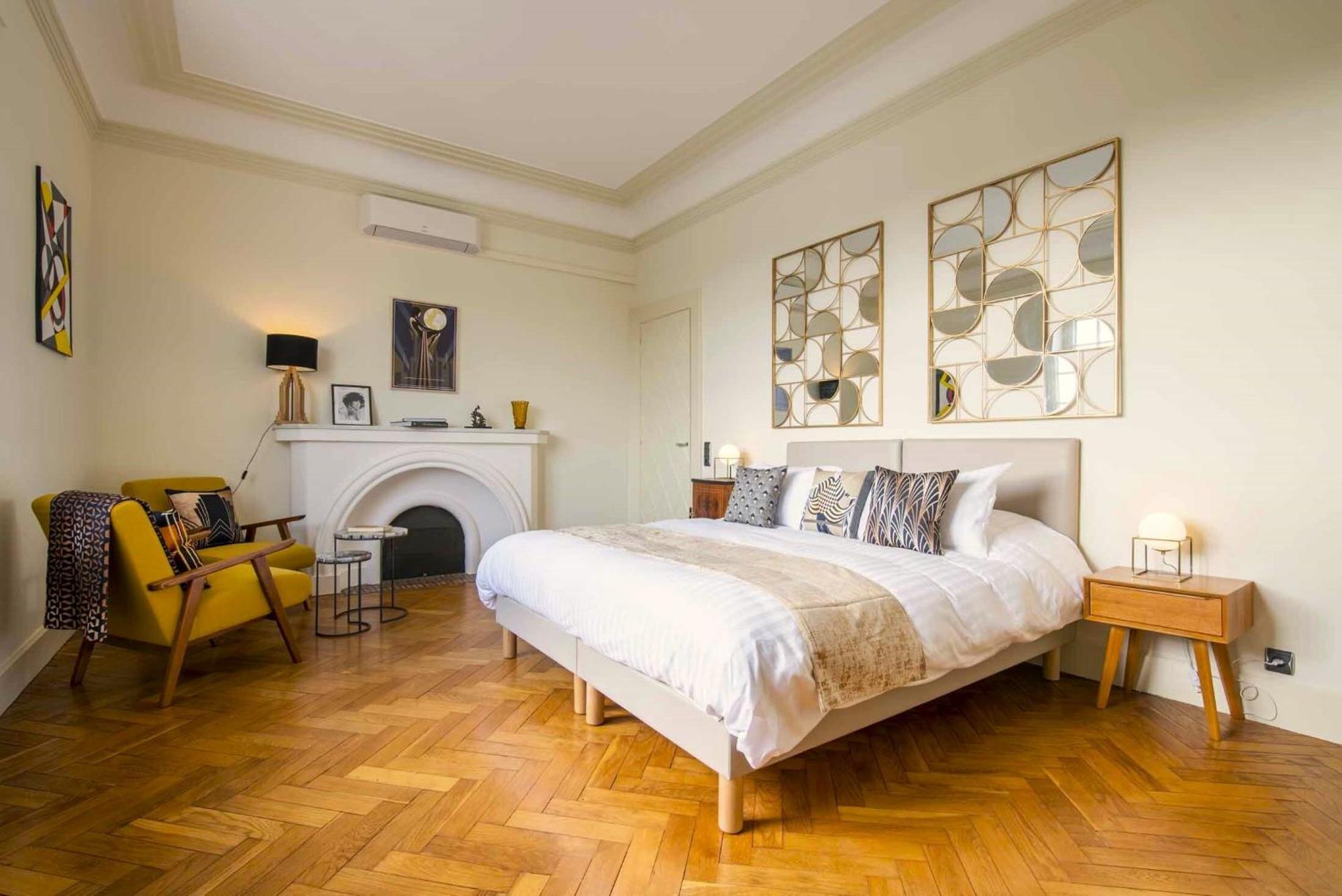 ก็อง ลา วีล ดอร์ Bed & Breakfast อาฌ็อง ภายนอก รูปภาพ
