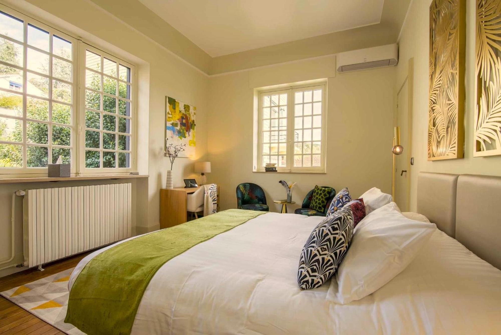 ก็อง ลา วีล ดอร์ Bed & Breakfast อาฌ็อง ภายนอก รูปภาพ
